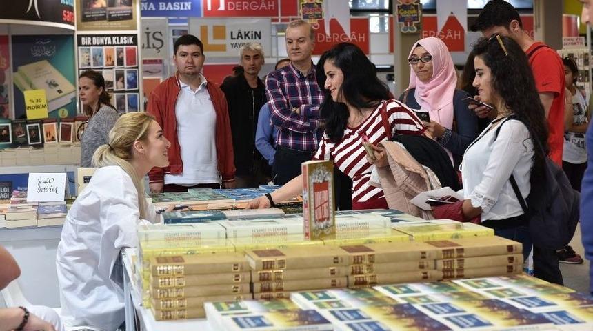 Altınpark&rsquo;taki &ldquo;kitap G&uuml;nleri Fuarı&rdquo; Yoğun İlgi G&ouml;r&uuml;yor