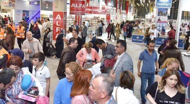 Altınpark’taki “kitap Günleri Fuarı” Yoğun İlgi Görüyor