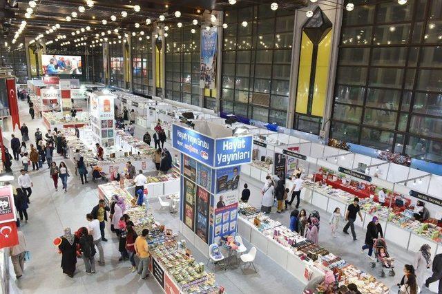 Altınpark’taki “kitap Günleri Fuarı” Yoğun İlgi Görüyor