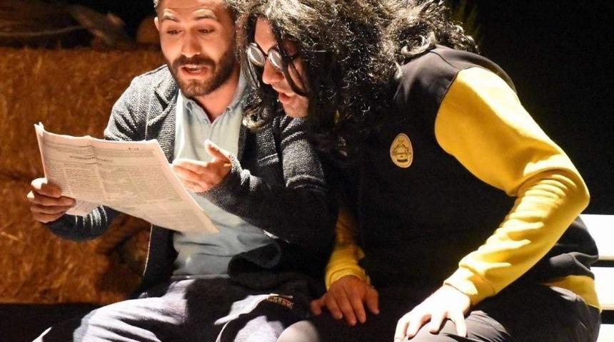 Komşu K&ouml;y&uuml;n Delisi Bir Kez Daha G&uuml;ld&uuml;rd&uuml;