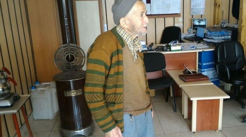 Yaşlı Adam Pazar Yerinde D&uuml;ş&uuml;rd&uuml;ğ&uuml; Parasına Kavuştu