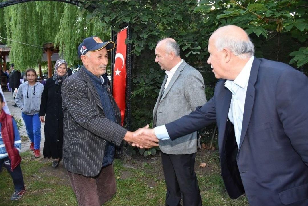 Dursunbey&rsquo;de &lsquo;g&ouml;nl&uuml;m&uuml;z Bir, Soframız Bir&rsquo; İftarı