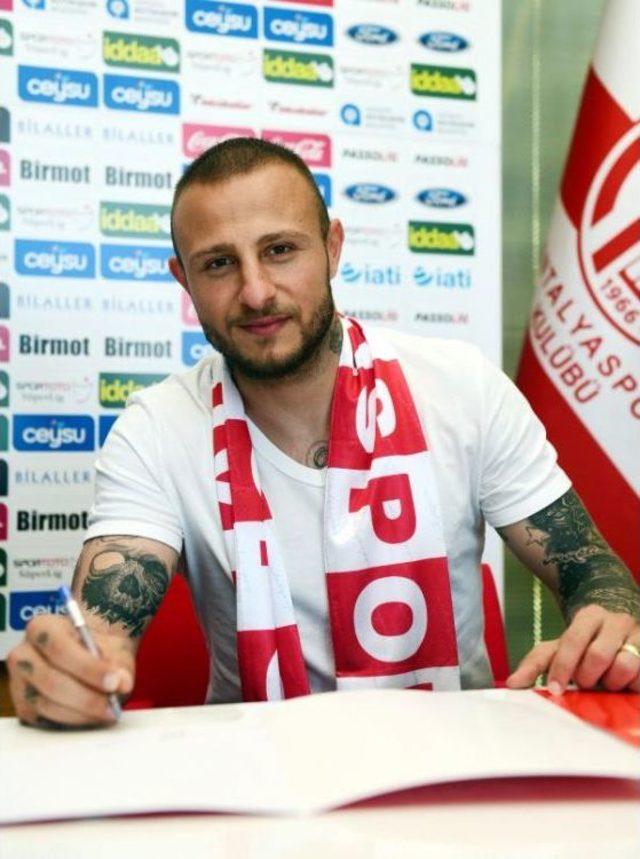 Antalyaspor, Aydın Karabulut'la 2 Yıllık Sözleşme Imzaladı