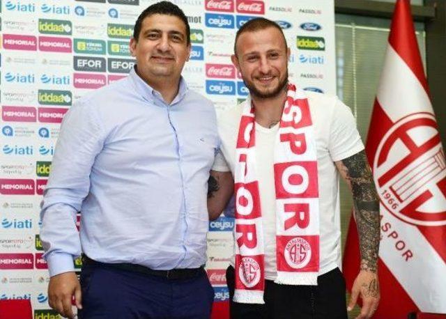 Antalyaspor, Aydın Karabulut'la 2 Yıllık Sözleşme Imzaladı