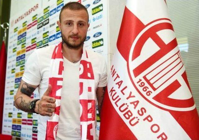 Antalyaspor, Aydın Karabulut'la 2 Yıllık Sözleşme Imzaladı