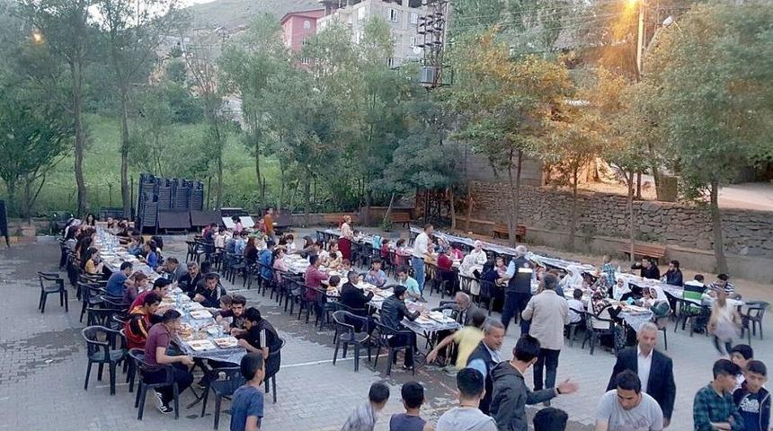 Aky&uuml;rek: &ldquo;hakkari Merkez Ve Y&uuml;ksekova&rsquo;da Kardeşlik Sofraları Kuruyoruz&rdquo;
