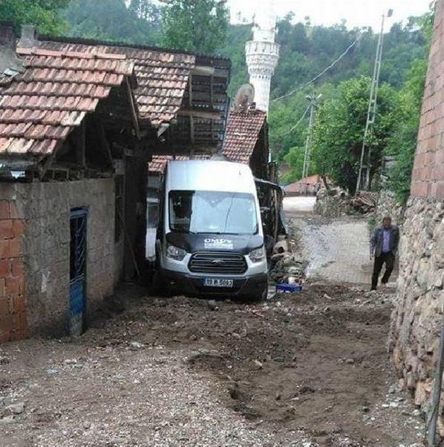 Dodurga'da Selde 10 Büyükbaş Hayvan Telef Oldu