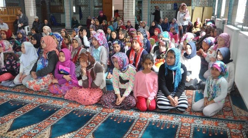 Boz&uuml;y&uuml;k&rsquo;te Camiler &Ccedil;ocuklarla Şenlendi