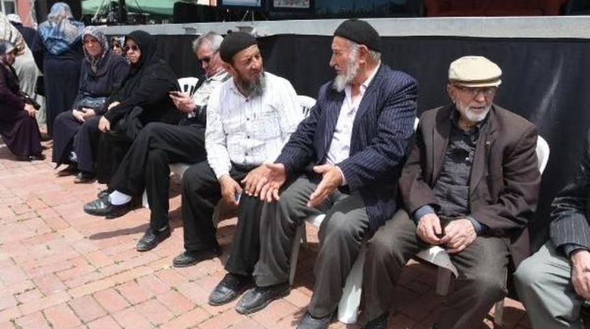 K&uuml;tahya'da 54 Kişi Umreye G&ouml;t&uuml;rme Vaadiyle Dolandırıldı Iddiası