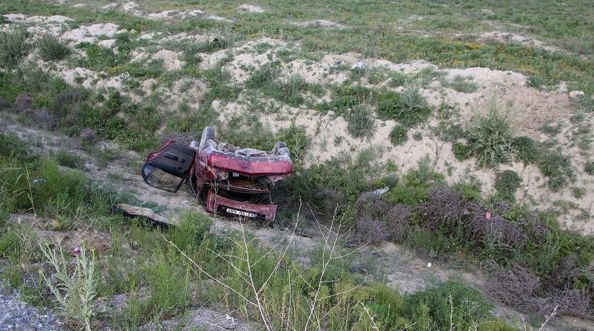 Konya&rsquo;da Otomobil Şarampole Yuvarlandı: 1 &Ouml;l&uuml;, 3 Yaralı