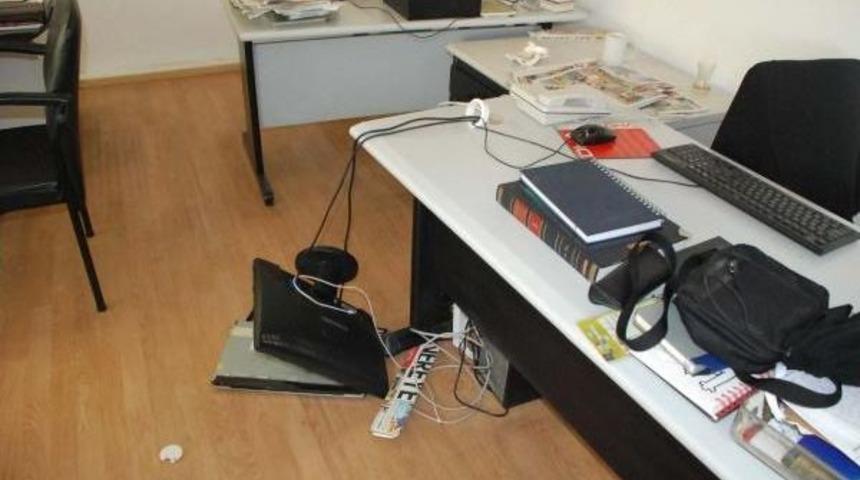 Ege'deki 6.2 B&uuml;y&uuml;kl&uuml;ğ&uuml;nde Deprem, T&uuml;rkiye'nin Batısını Sarstı