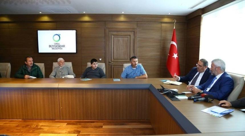 Halk G&uuml;n&uuml;ne Gelen 300 Kişiden 200&rsquo;&uuml; İş İstedi