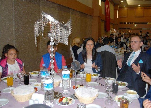 İkmal Ve Garnizon Komutanlığı’ndan Şehit Yakınları Ve Gazilere İftar