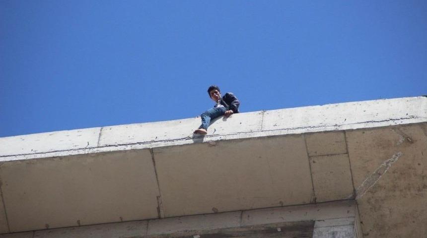 Kirasını &Ouml;deyemedi, &Ccedil;atıya &Ccedil;ıktı