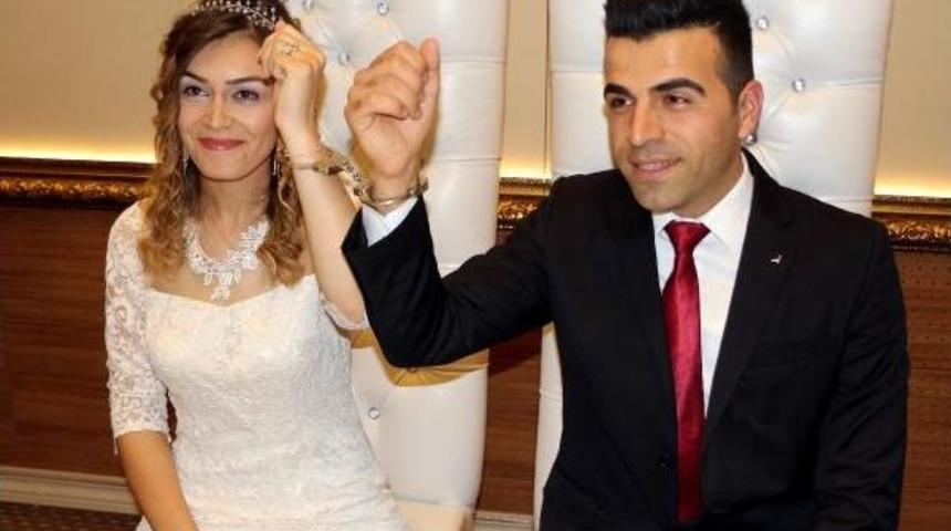 Polis &Ccedil;ifte, Nikahta Arkadaşlarından Kelep&ccedil;e Şakası