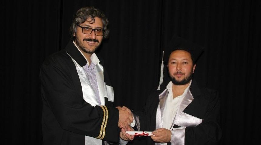 21 Yıllık Gazeteci &rsquo;gazetecilik&rsquo; B&ouml;l&uuml;m&uuml;nden 40 Yaşında Mezun Oldu