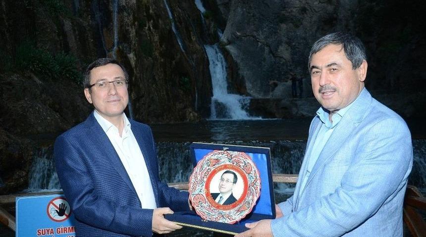 Rekt&ouml;r Kızılay İftarını Darende&rsquo;de A&ccedil;tı