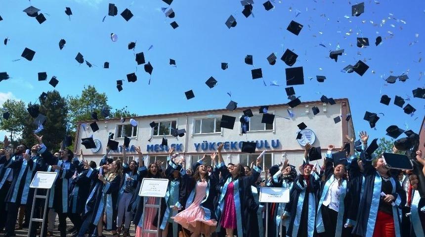 Fatsa Myo&rsquo;da Mezuniyet Sevinci