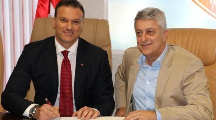 Samsunspor, Alpay &Ouml;zalan'la 3 Yıllık S&ouml;zleşme Imzaladı