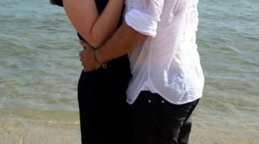 Sevgilisinin Doğum G&uuml;n&uuml;nde Denizden Gelip Evlilik Teklif Etti