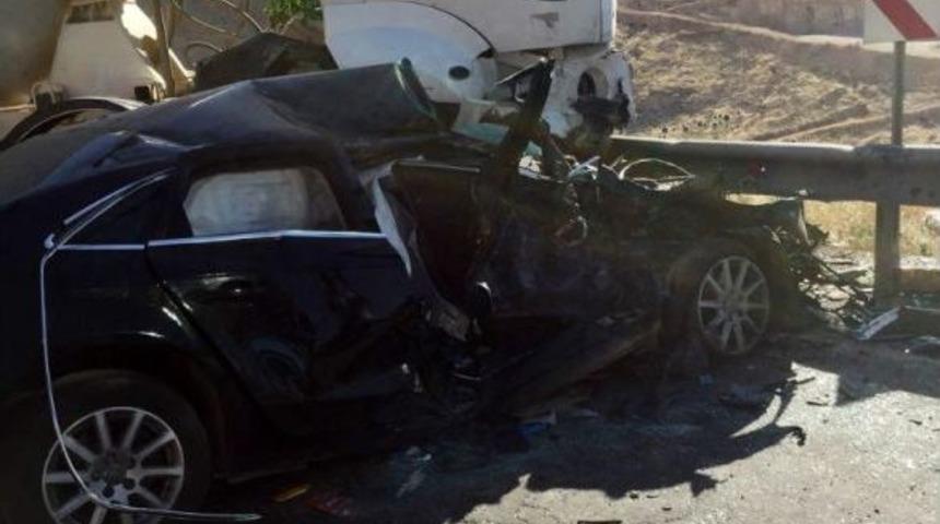 Mardin&rsquo;de Feci Kaza: Anne Ve &Ccedil;ocuğu &Ouml;ld&uuml;, 12 Kişi Yaralandı