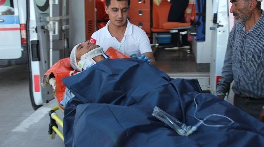 Adıyaman&rsquo;da Trakt&ouml;r Devrildi: 1 Yaralı