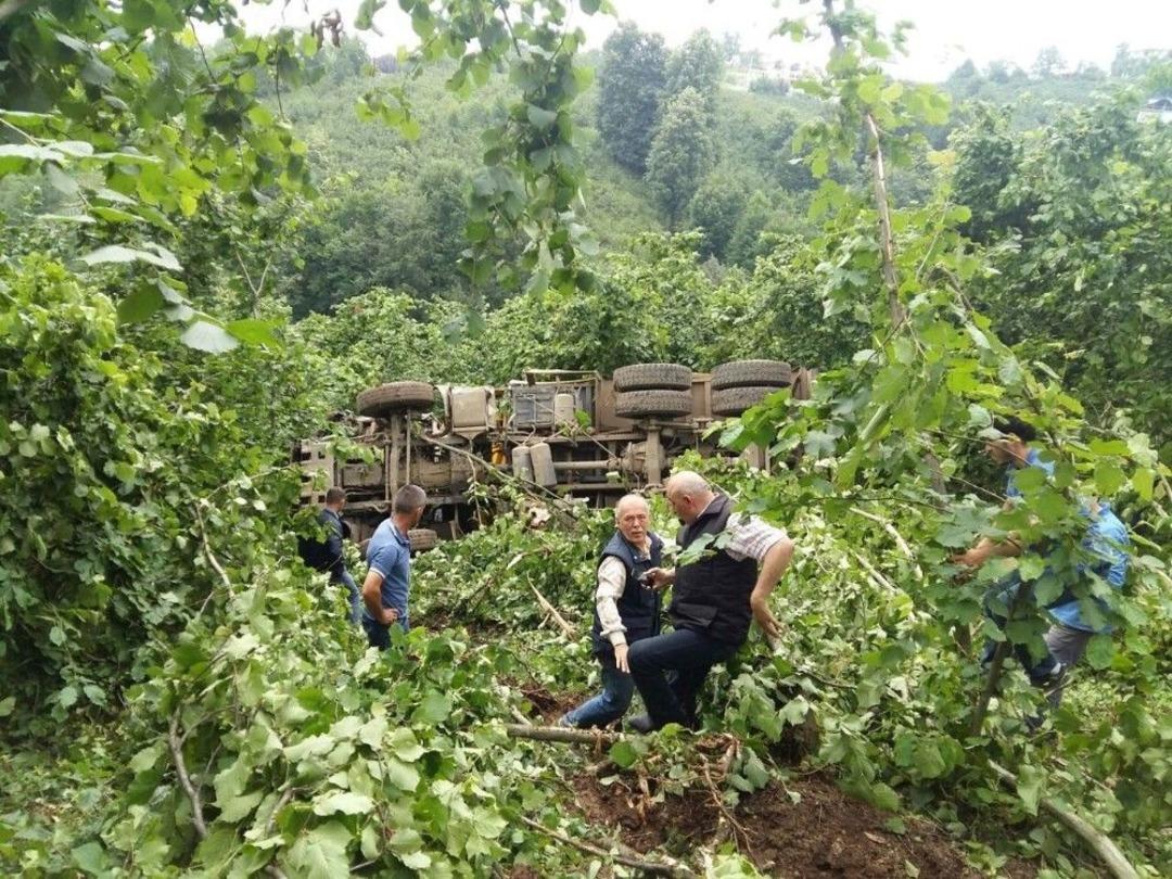 Kamyon U&ccedil;uruma Yuvarlandı: 1 Yaralı