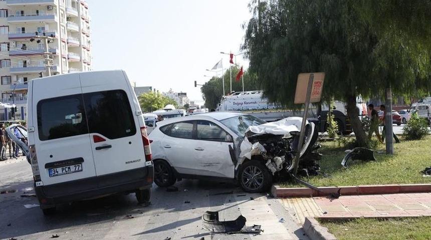 Mersin&rsquo;de Kaza: 3 Yaralı