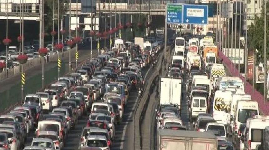 K&ouml;pr&uuml;ye Katılımda Trafik Durma Noktasına Geldi