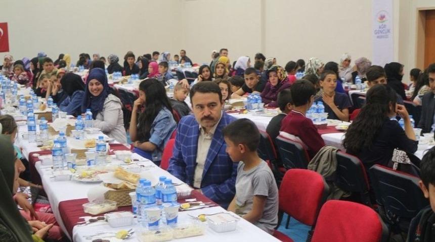 Işın, Yetim &Ccedil;ocuklarla İftarda Bir Araya Geldi