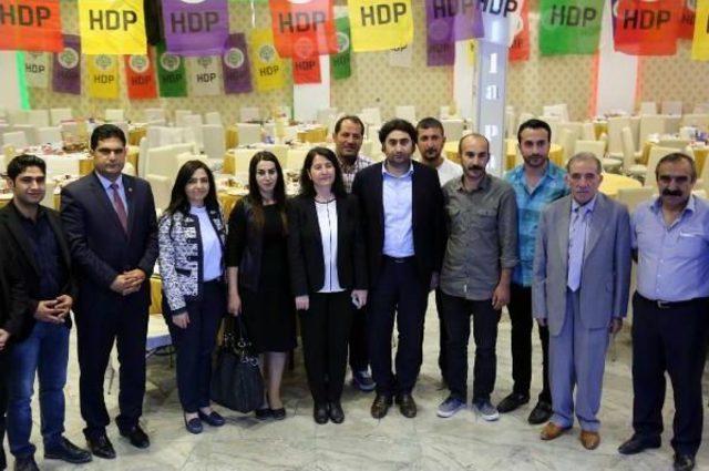 Hdp Eş Genel Başkanı Kemalbay Van'da Iftara Katıldı