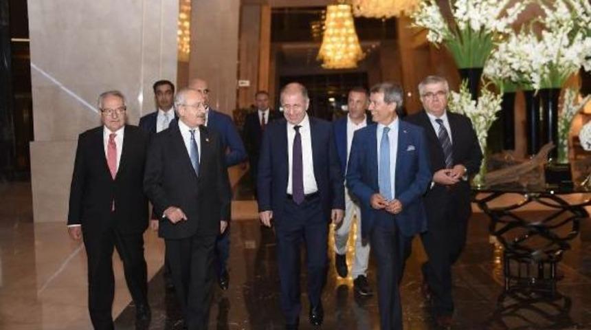 Kılı&ccedil;daroğlu, &Uuml;mit &Ouml;zdağ Ile Iftarda Bir Araya Geldi (2)