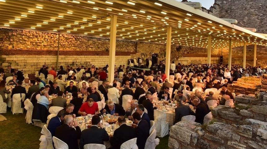 Fatih Protokol&uuml; İftarda Bir Araya Geldi