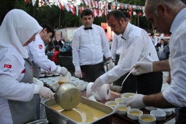 Şehit Yakınları Ve Gaziler Esenler'de Kurulan Iftar Sofrasında Buluştu