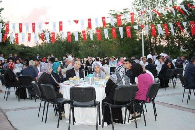 Şehit Yakınları Ve Gaziler Esenler'de Kurulan Iftar Sofrasında Buluştu