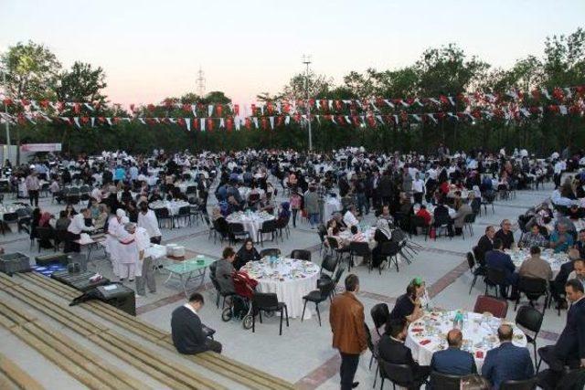 Şehit Yakınları Ve Gaziler Esenler'de Kurulan Iftar Sofrasında Buluştu