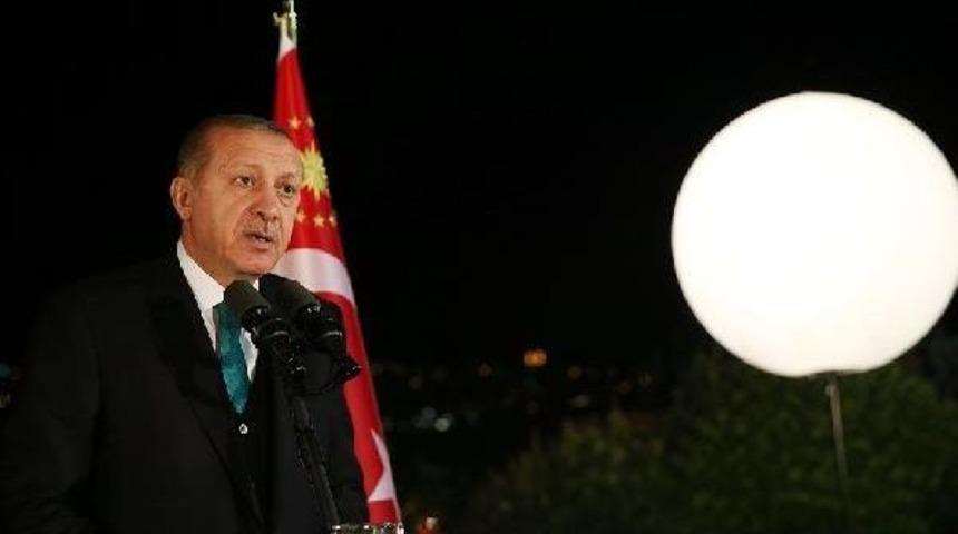 Cumhurbaşkanı Erdoğan Sanat&ccedil;ı Ve Sporculara Iftar Verdi