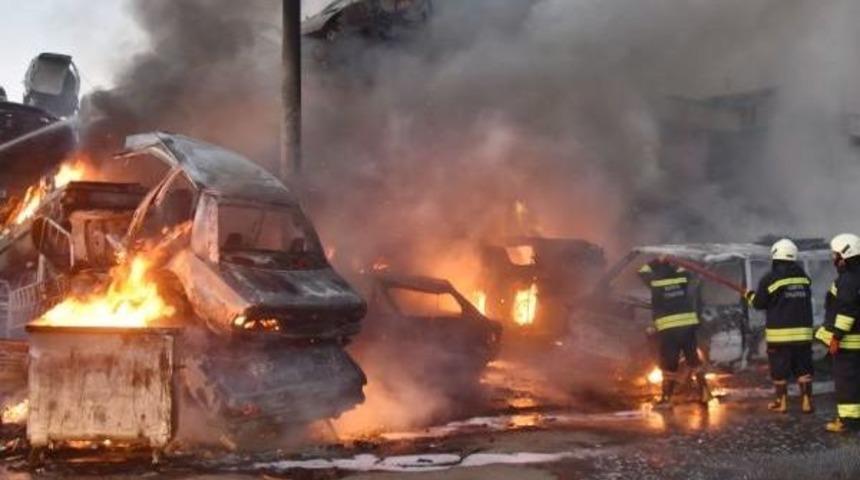 Depoda &Ccedil;ıkan Yangında 10 Ara&ccedil; K&uuml;l Oldu