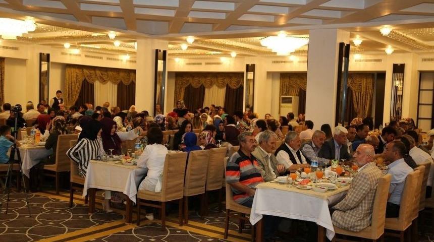 Niğde Belediye Başkanı Faruk Akdoğan Ak Parti Teşkilatıyla İftarda Buluştu