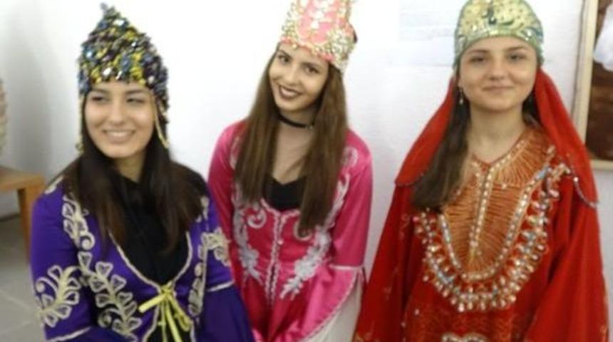 Baş Bağlama Anadolu Kadınının Dili