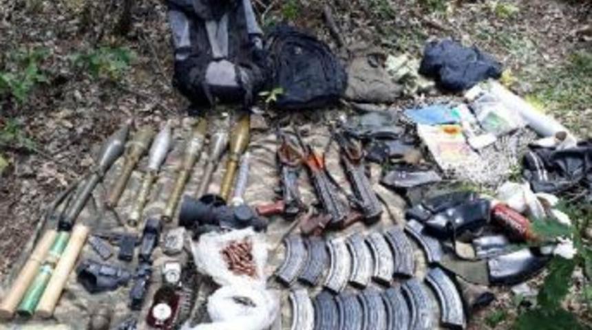 Pkk'ya Ait 4 Sığınak I&ccedil;erisinde Silah Ve M&uuml;himmat Ele Ge&ccedil;irildi