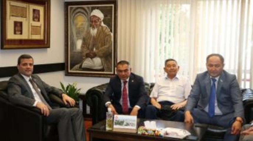 T&uuml;rkistan Valisi Alipbek &Ouml;serbayev&rsquo;den Anlamlı Ziyaret