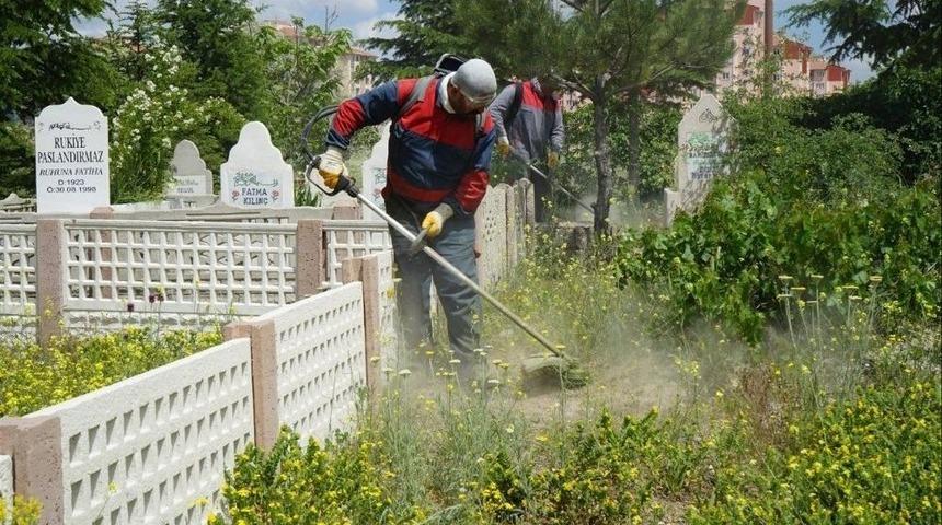 Taşlıbel Ve Kaldırım Mezarlıkları Temizleniyor