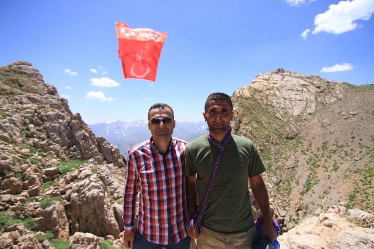 Kato Dağı Zirvesine Bayrak Asan Kişi Karadenizli &Ccedil;ıktı