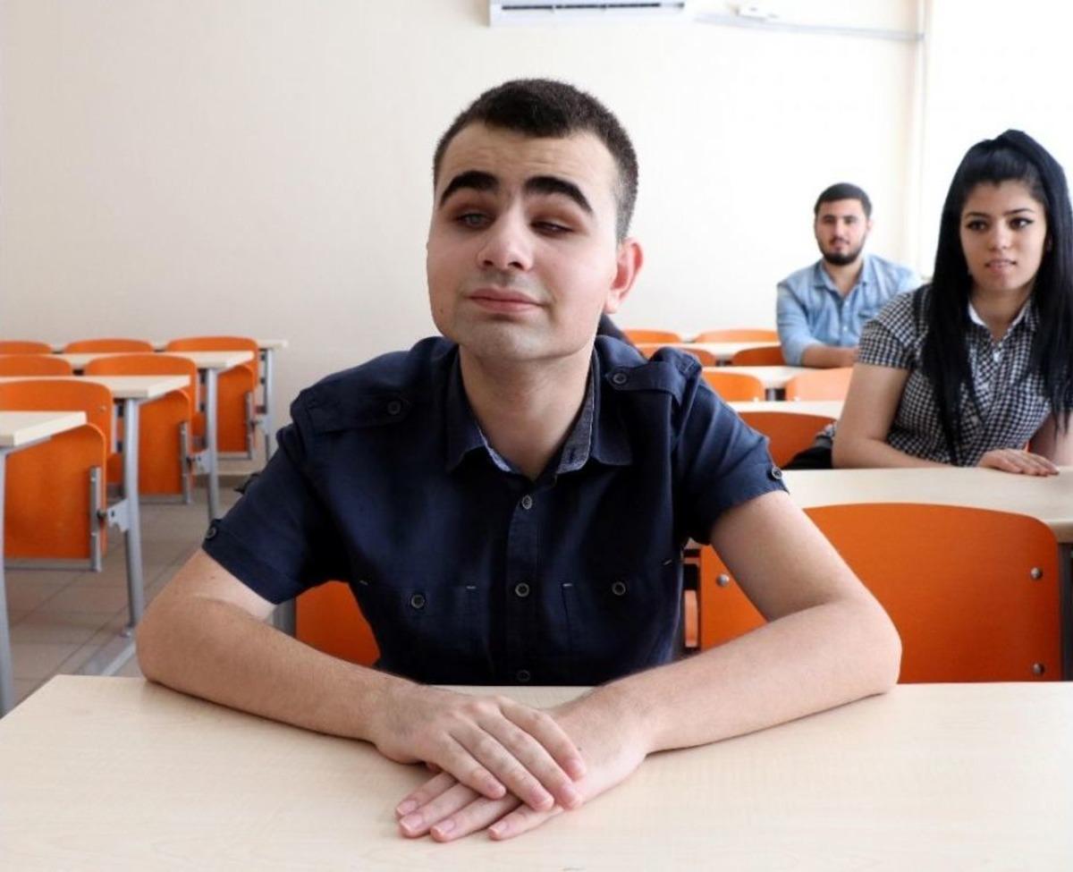 G&ouml;rme Engelli Gen&ccedil; &Uuml;niversiteyi B&ouml;l&uuml;m Birincisi Bitirdi