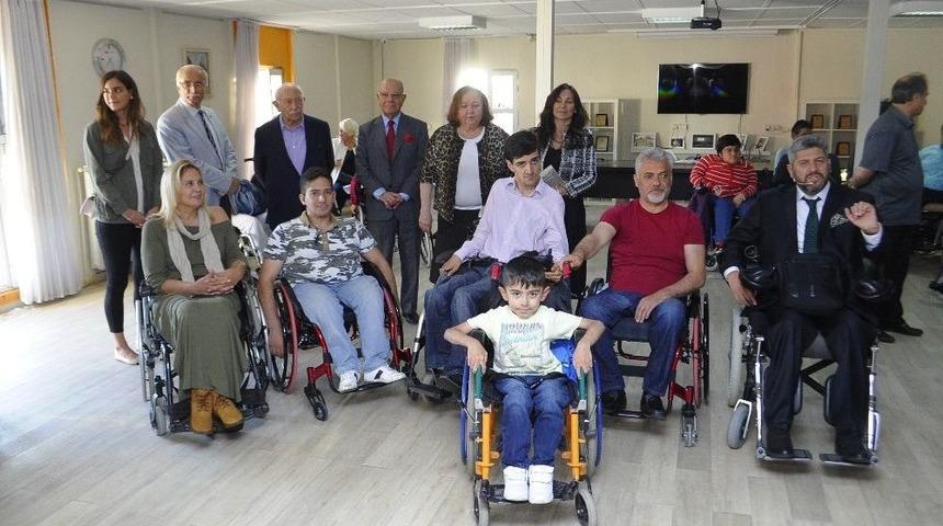 Semiha Kibar&rsquo;dan İhtiya&ccedil; Sahiplerine Tekerlekli Sandalye Bağışı