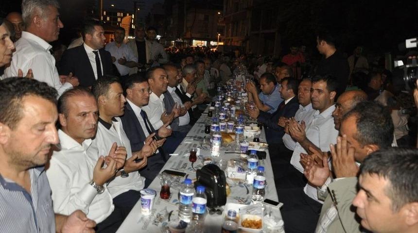 Hatay B&uuml;y&uuml;kşehir D&ouml;rtyol&rsquo;da İftar Sofrası Kurdu
