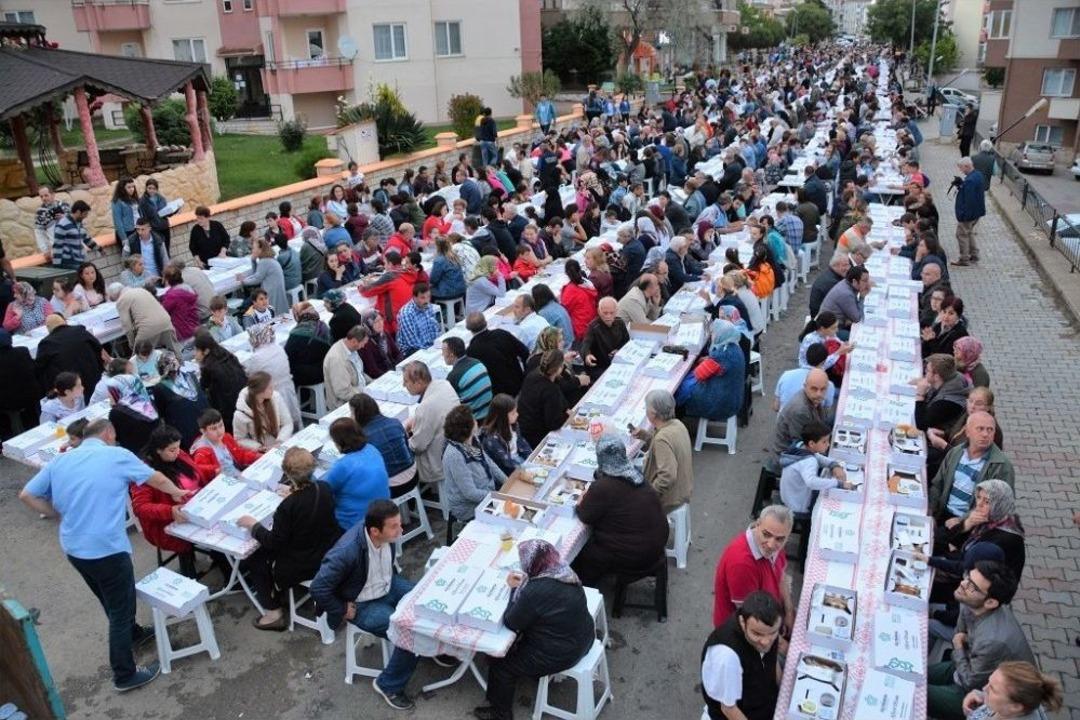 Sevgi Sofrası H&uuml;rriyet Mahallesi&rsquo;nde Kuruldu