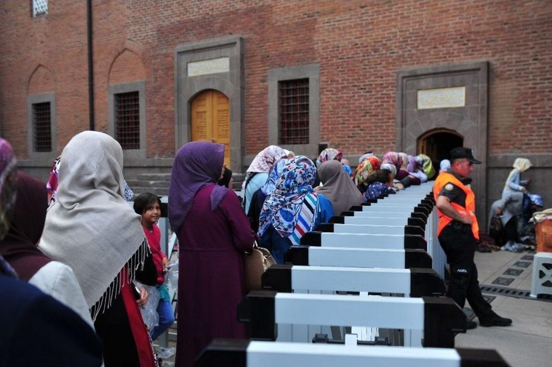 Hacı Bayram Camii &Ccedil;ilehanesi Ziyaret&ccedil;ilere A&ccedil;ıldı