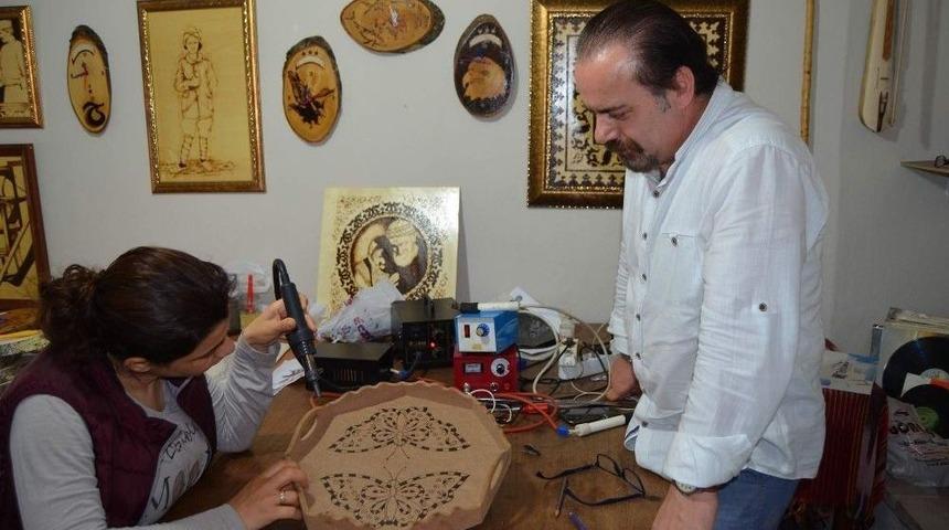 Ahşabı Yakarak Sanata D&ouml;n&uuml;şt&uuml;r&uuml;yorlar
